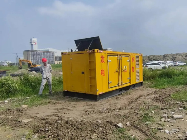 灵川200KW柴油发电机机组每小时的油耗量受哪些因素影响？