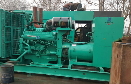 灵川发电机组如何判断水冷式机油散热器内部是否需要清洗？